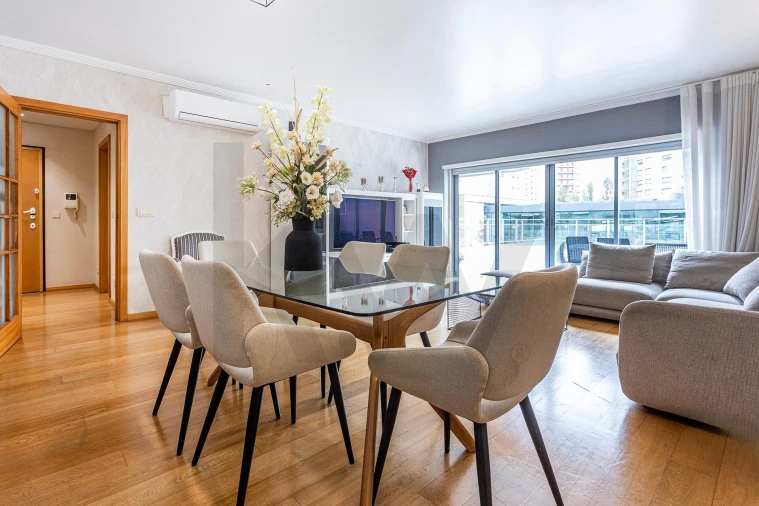 Apartamento T3 para Venda em Alvalade Foto 3