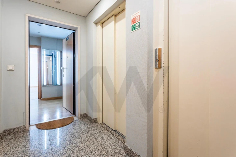 Apartamento T3 para Venda em Alvalade Foto 27