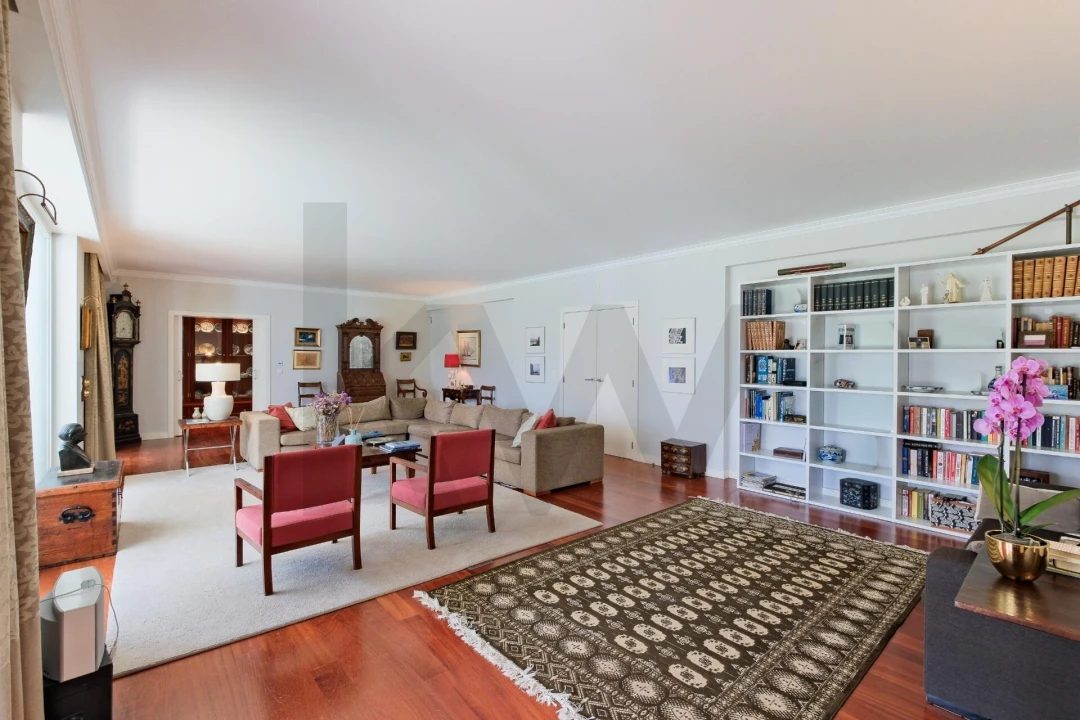 Moradia T5 para Venda em Alcabideche Foto 6