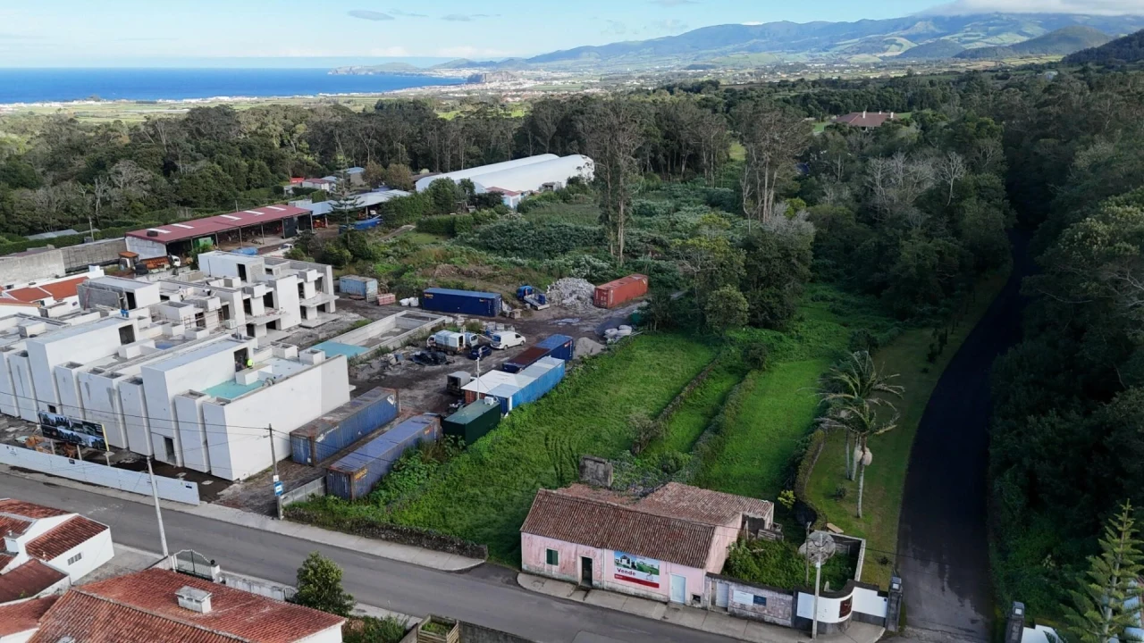 Terreno para Venda em Fenais da Luz Foto 14