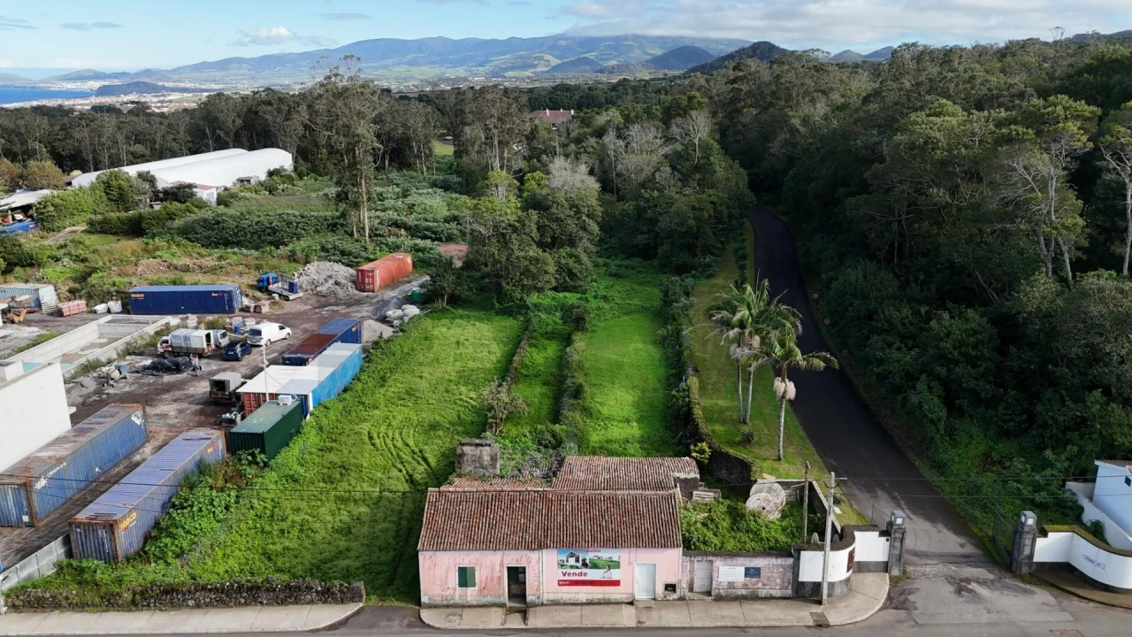 Terreno para Venda em Fenais da Luz Foto 18