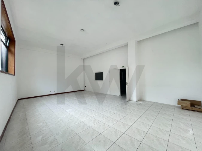 Loja para Venda em São João da Madeira Foto 16