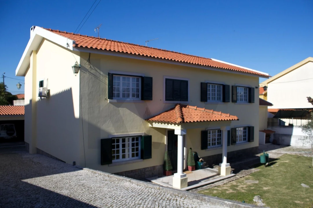 Moradia T5 para Venda em Algueirão-Mem Martins Foto 1