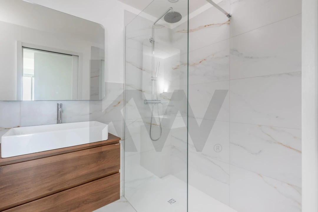 Apartamento T1 para Venda em Camara de Lobos Foto 18