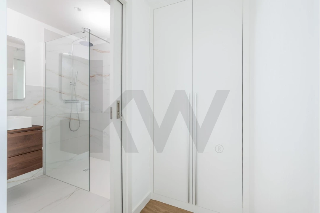 Apartamento T1 para Venda em Camara de Lobos Foto 16