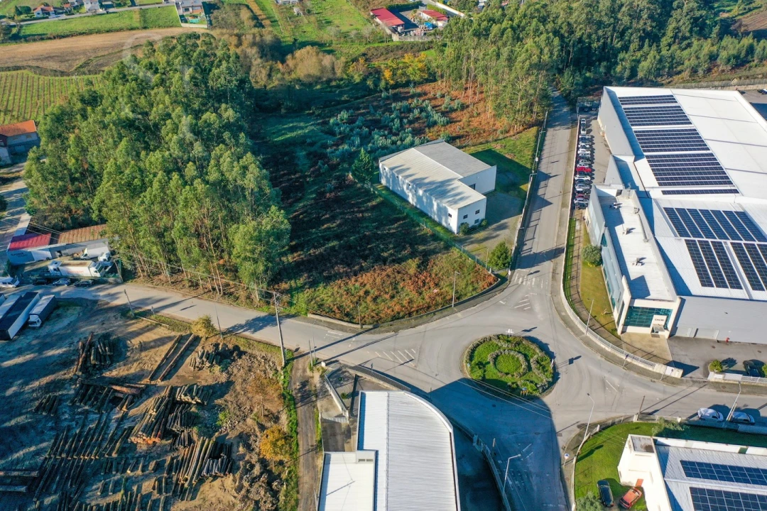 Terreno Comércio / Armazém para Venda em Vandoma Foto 1