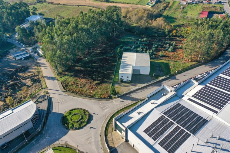 Terreno Comércio / Armazém para Venda em Vandoma Foto 4