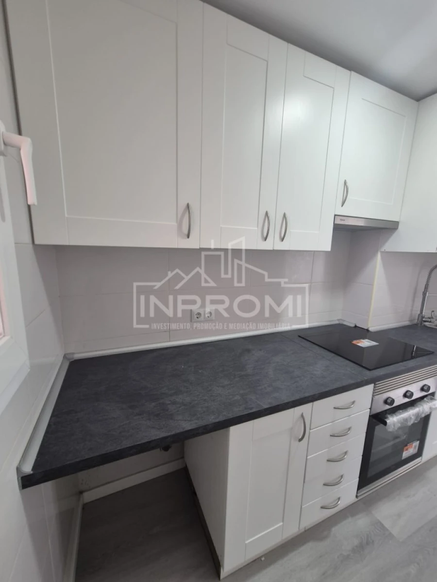 Apartamento T2 para Venda em Pontinha e Famões Foto 6