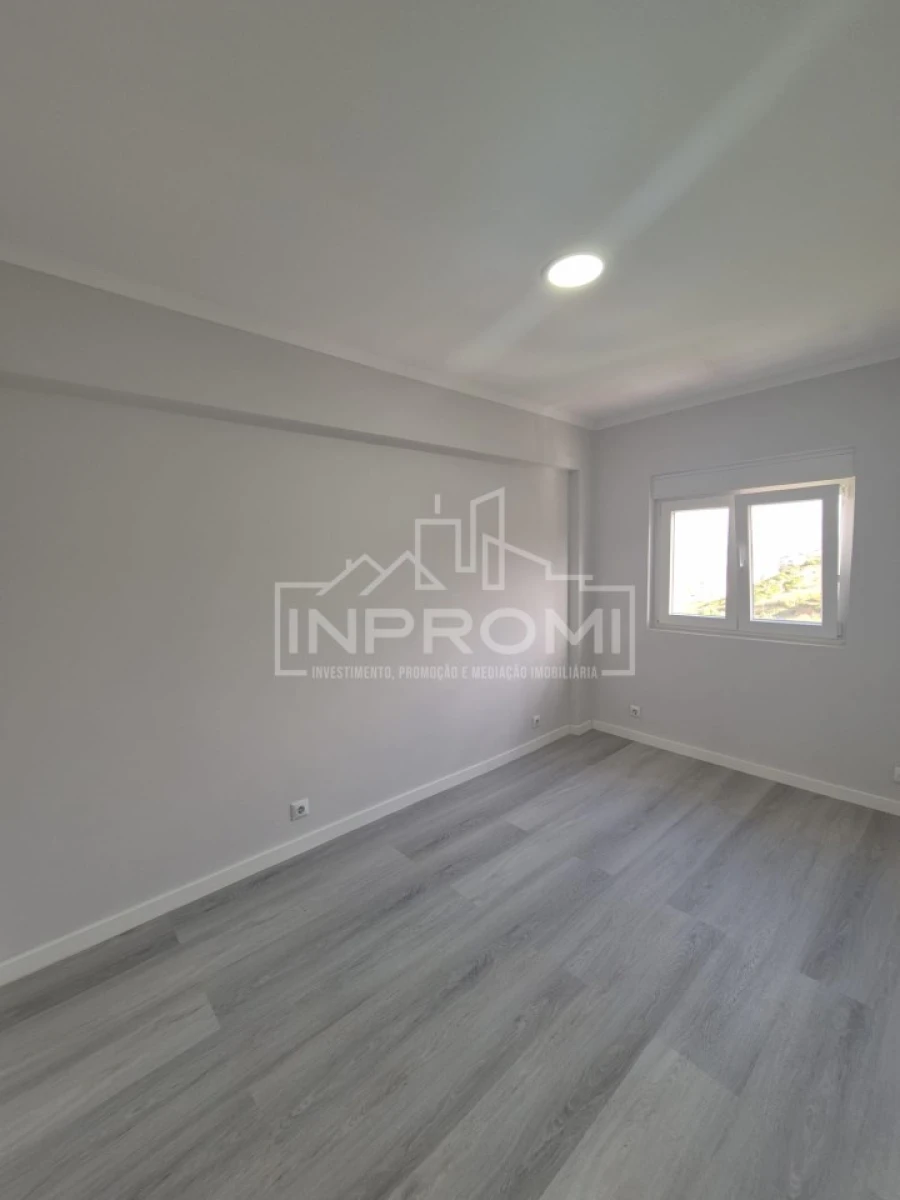Apartamento T2 para Venda em Pontinha e Famões Foto 9