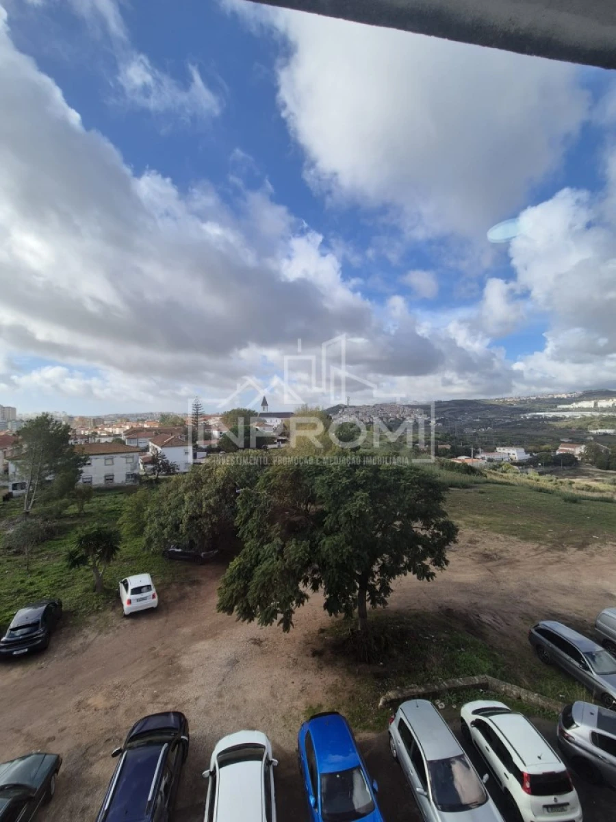 Apartamento T2 para Venda em Pontinha e Famões Foto 11