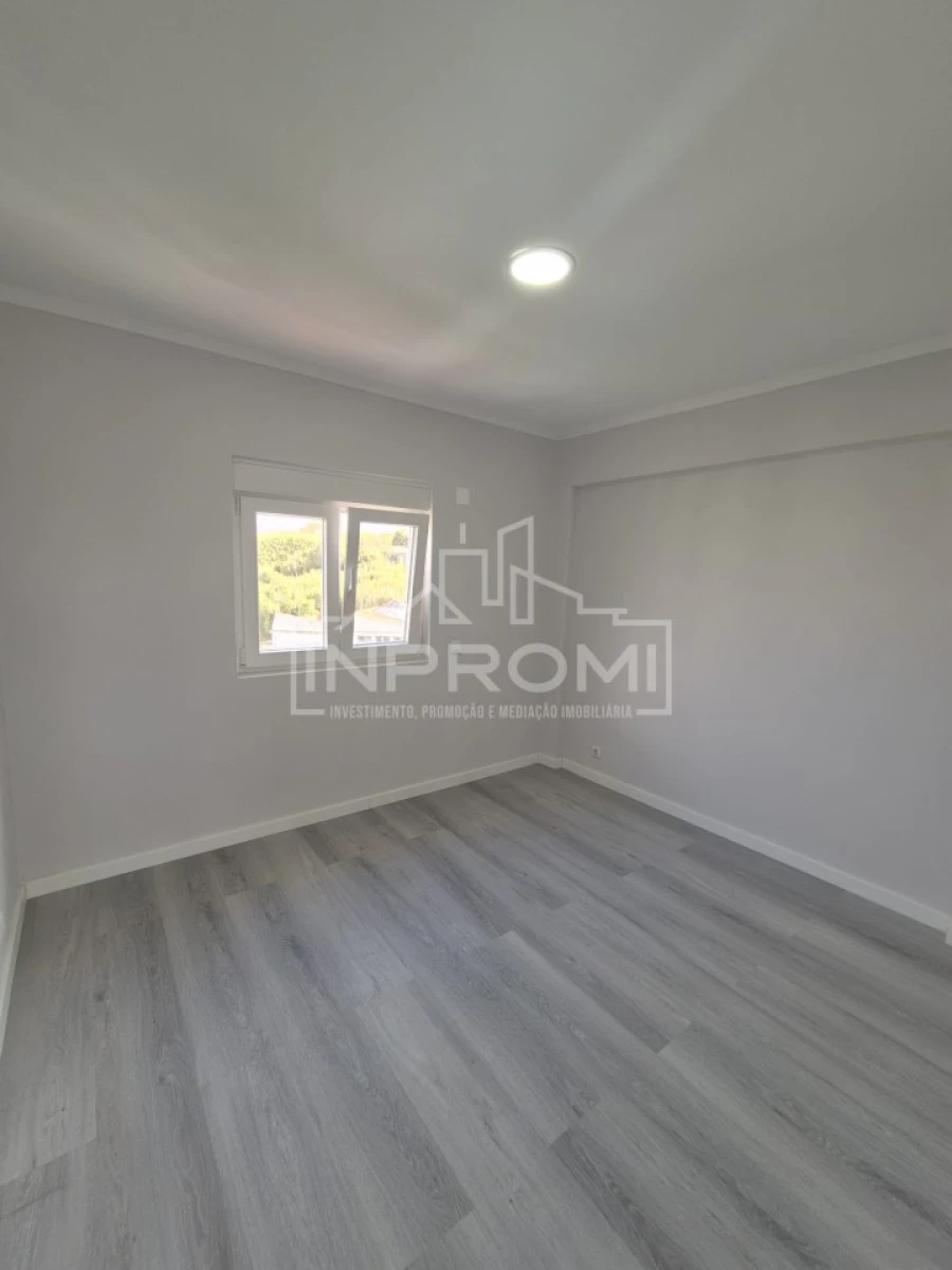 Apartamento T2 para Venda em Pontinha e Famões Foto 12