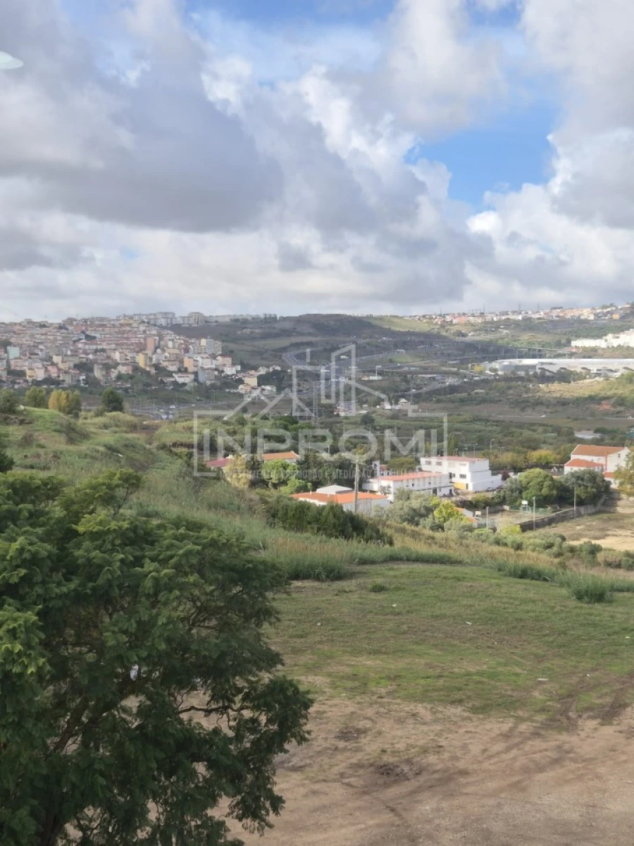 Apartamento T2 para Venda em Pontinha e Famões Foto 23