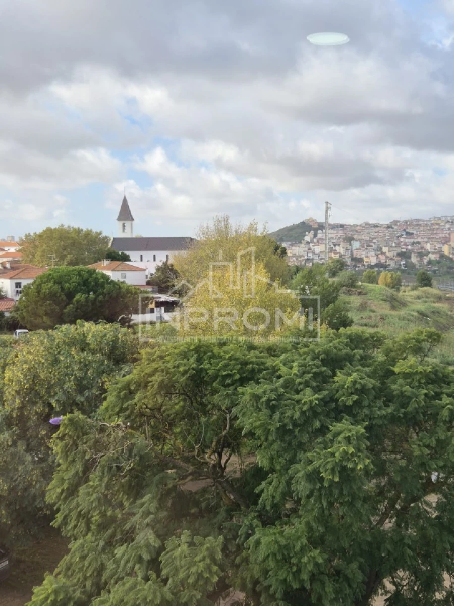 Apartamento T2 para Venda em Pontinha e Famões Foto 27