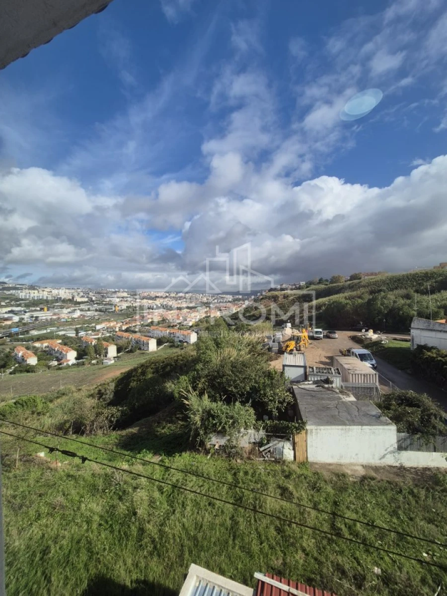 Apartamento T2 para Venda em Pontinha e Famões Foto 28