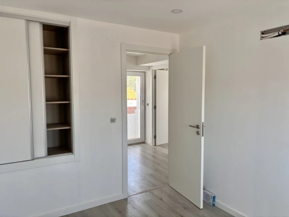 Moradia T3 para Venda em Miragaia e Marteleira Foto 13