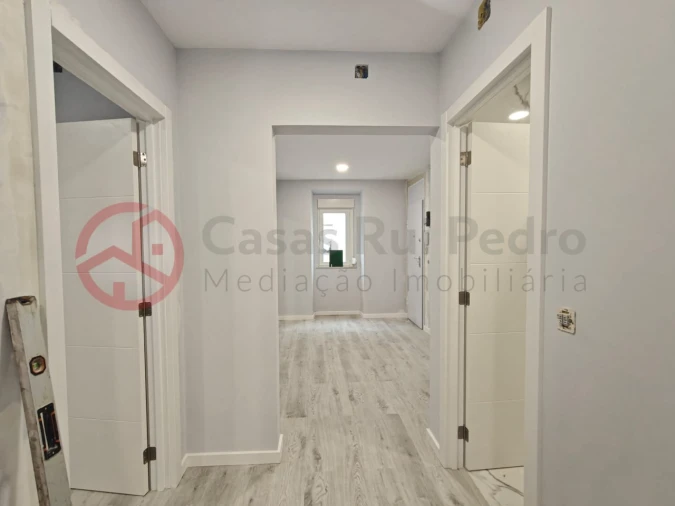 Apartamento T2 para Venda em Algés, Linda-A-Velha e Cruz Quebrada-Dafundo Foto 1