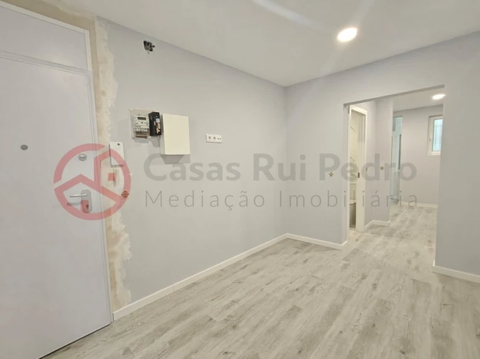 Apartamento T2 para Venda em Algés, Linda-A-Velha e Cruz Quebrada-Dafundo Foto 2
