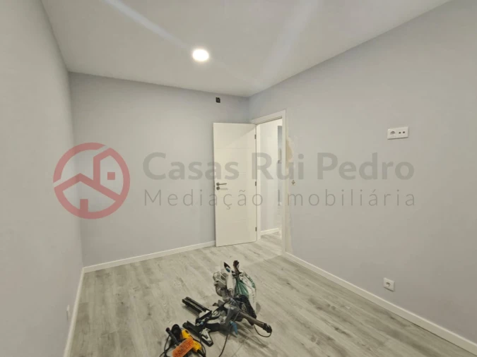 Apartamento T2 para Venda em Algés, Linda-A-Velha e Cruz Quebrada-Dafundo Foto 12
