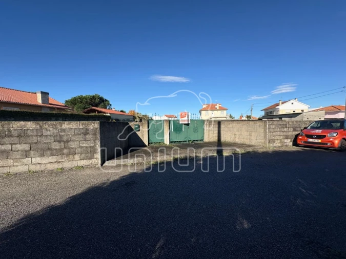 Terreno para Venda em Alvarães Foto 1