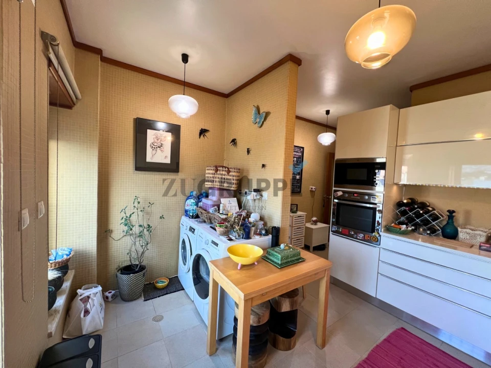 Apartamento T3 para Venda em Carnide Foto 15