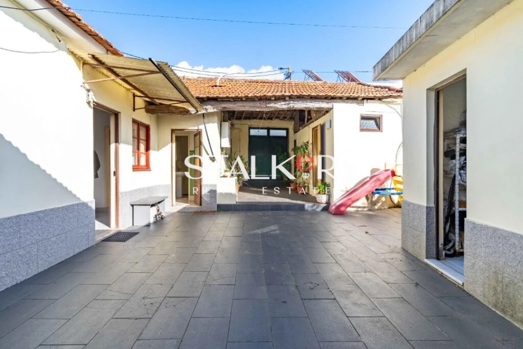 Moradia T4 para Venda em São Felix da Marinha Foto 5