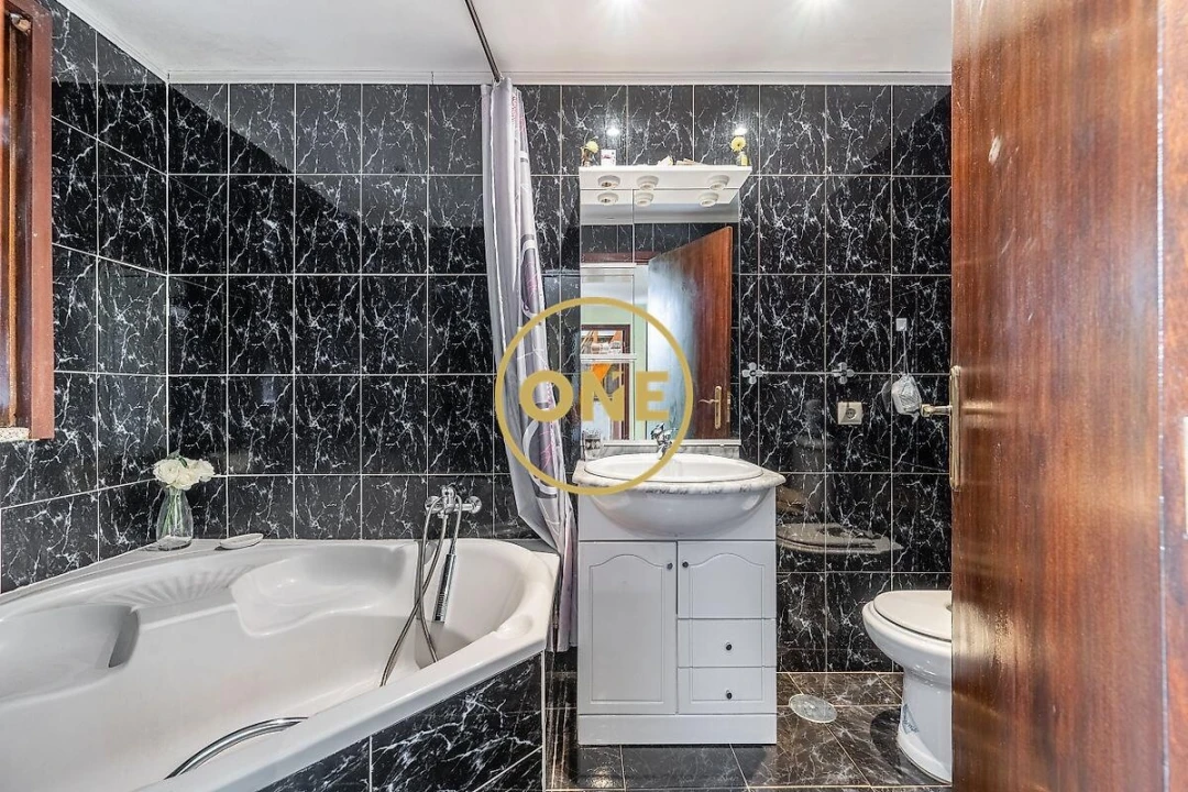 Moradia T3 para Venda em Armil Foto 7