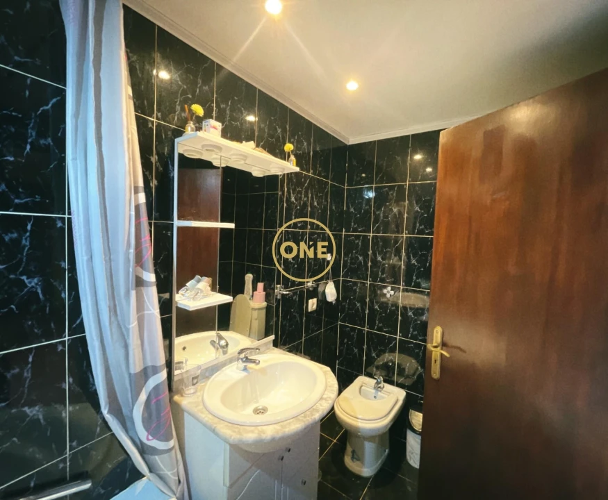 Moradia T3 para Venda em Armil Foto 8