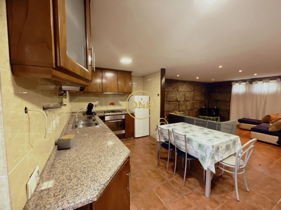 Moradia T3 para Venda em Armil Foto 3