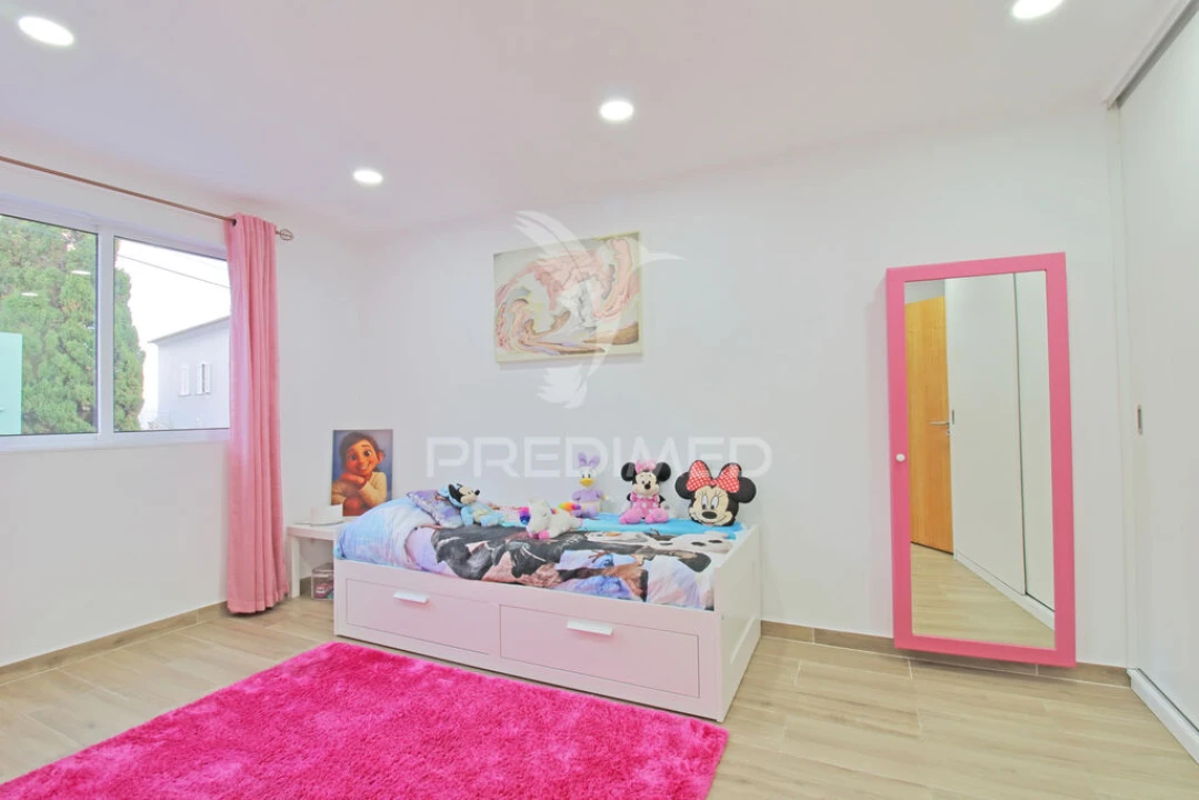 Moradia T4 para Venda em Angra (São Pedro) Foto 8