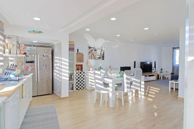 Moradia T4 para Venda em Angra (São Pedro) Foto 1