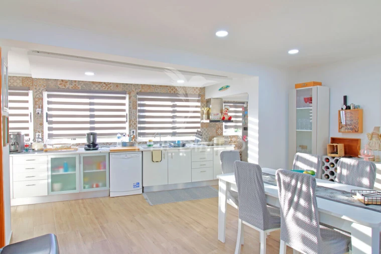 Moradia T4 para Venda em Angra (São Pedro) Foto 12