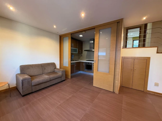 Apartamento T2 para Arrendamento em Santo Antonio dos Olivais Foto 2