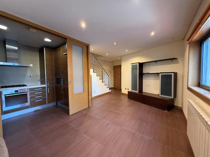 Apartamento T2 para Arrendamento em Santo Antonio dos Olivais Foto 3