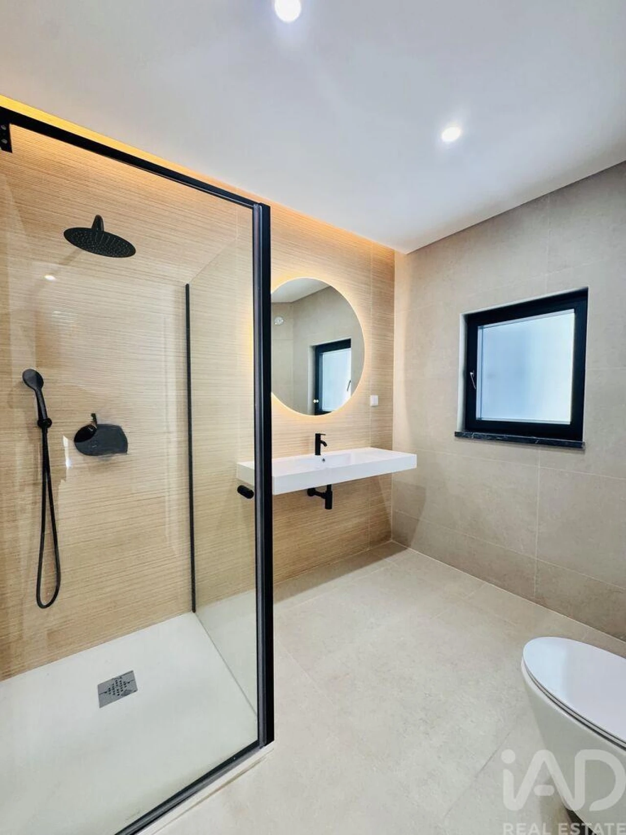 Moradia T4 para Venda em Quinta do Conde Foto 6