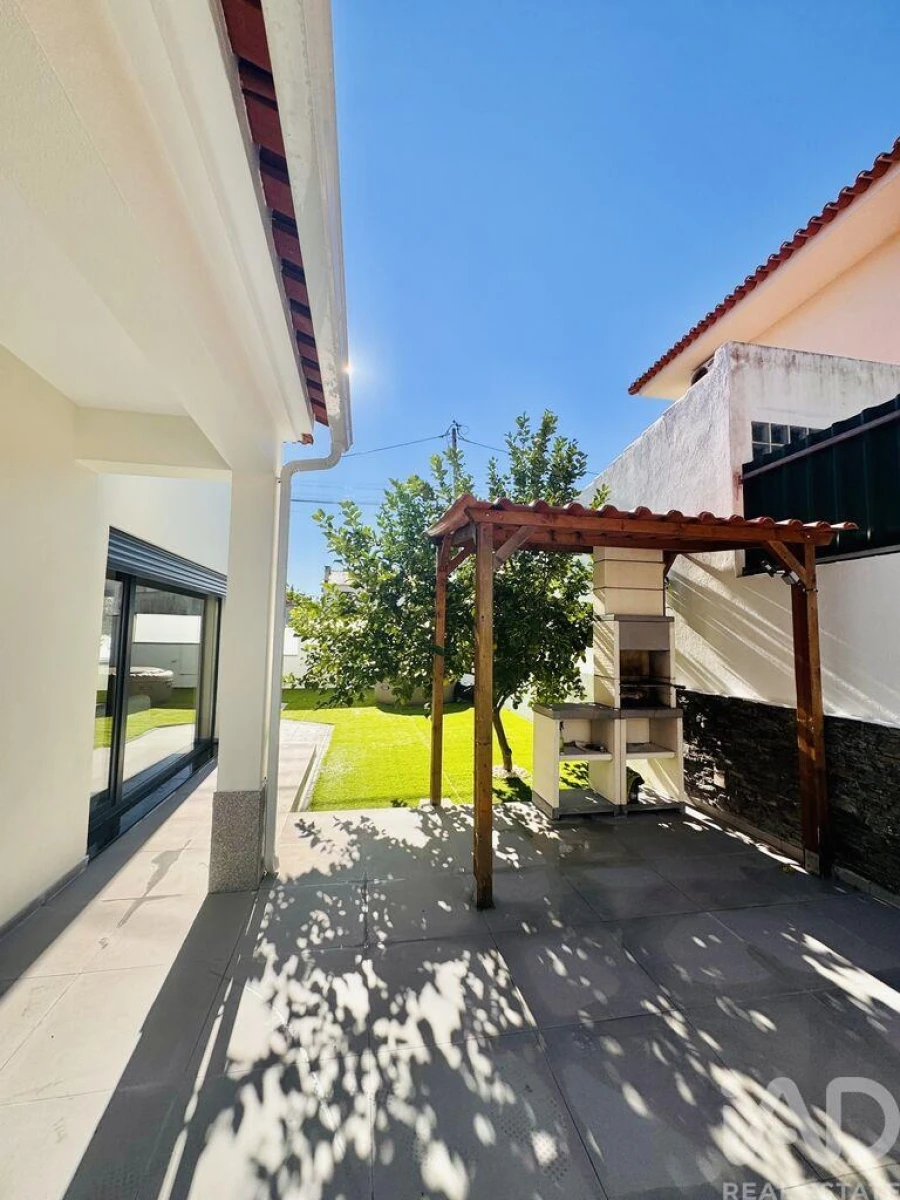 Moradia T4 para Venda em Quinta do Conde Foto 22