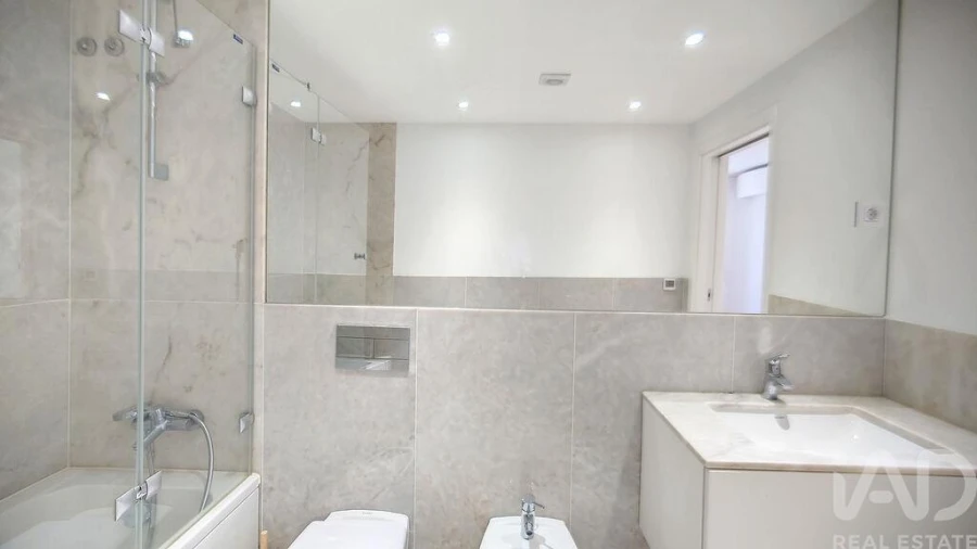 Apartamento T1 para Arrendamento em Santo António Foto 9