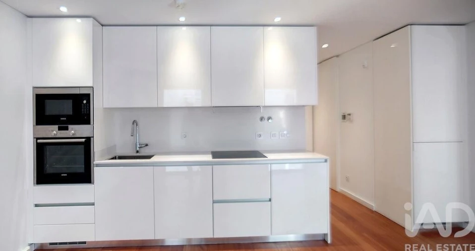 Apartamento T1 para Arrendamento em Santo António Foto 4