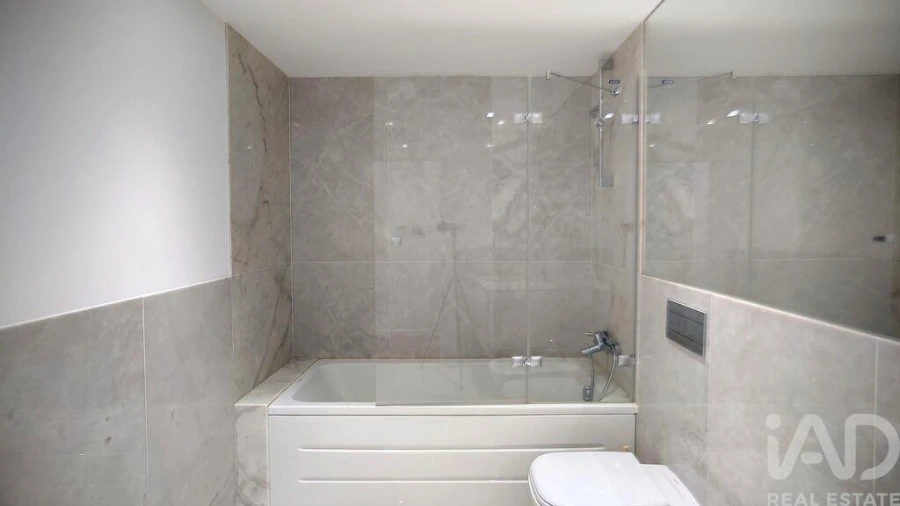 Apartamento T1 para Arrendamento em Santo António Foto 11