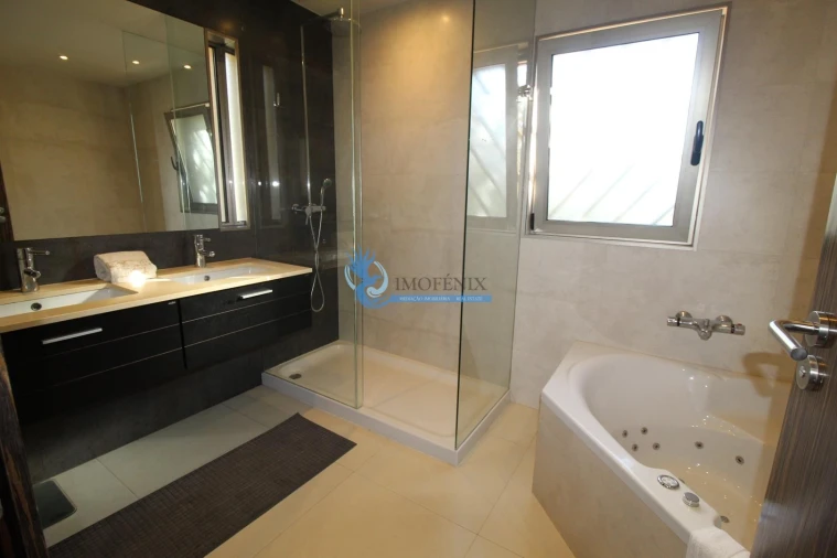 Moradia T3 para Venda em Guia Foto 22