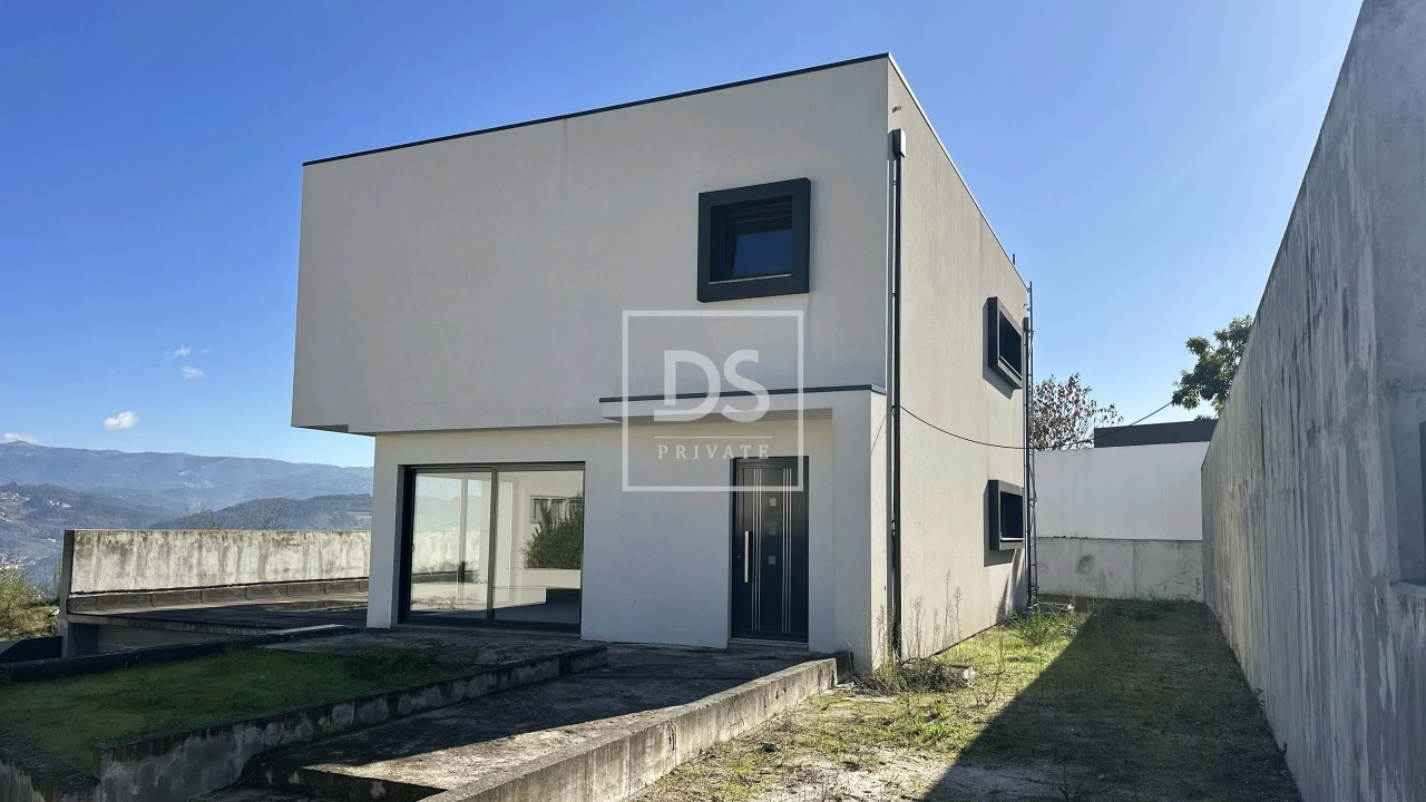 Moradia T3 para Venda em Fregim Foto 2