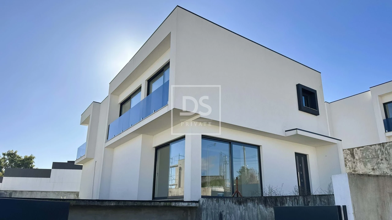 Moradia T3 para Venda em Fregim Foto 1