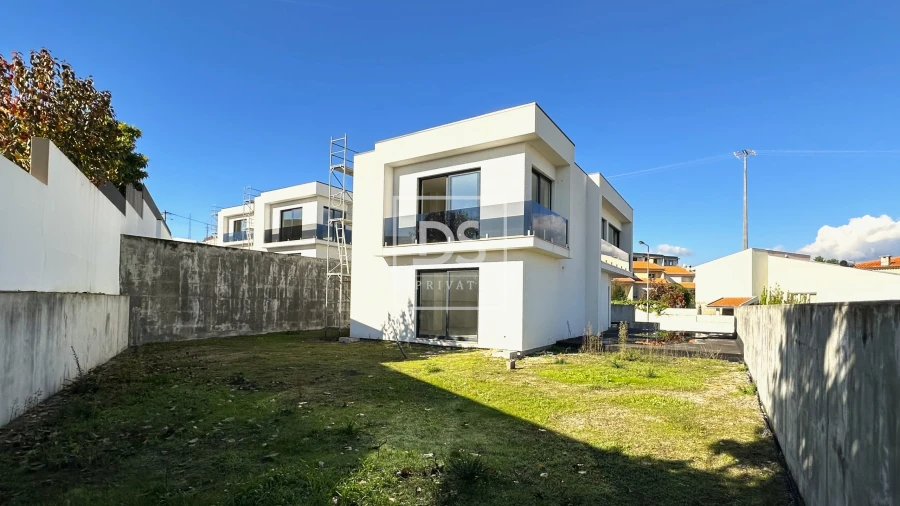 Moradia T3 para Venda em Fregim Foto 3