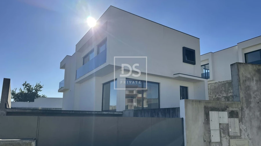 Moradia T3 para Venda em Fregim Foto 2