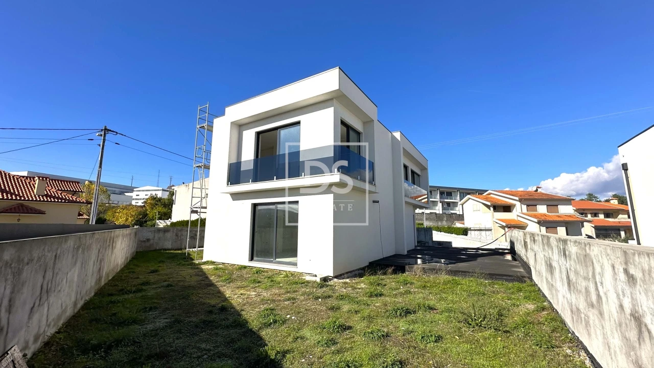 Moradia T3 para Venda em Fregim Foto 3