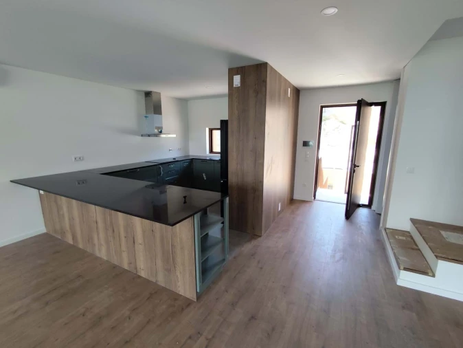 Moradia T3 para Venda em Cristelos, Boim e Ordem Foto 3