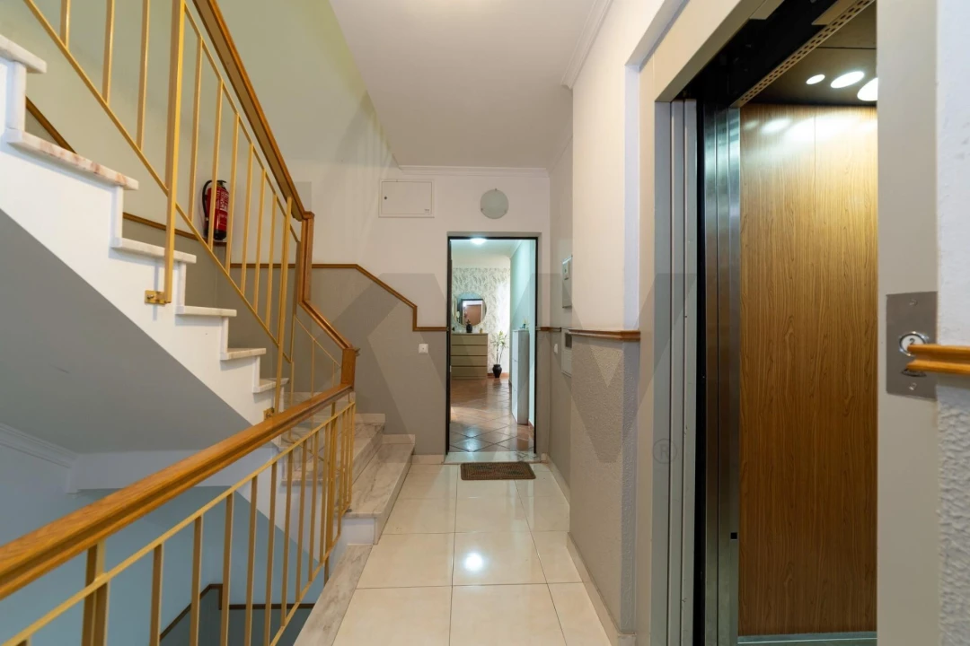 Apartamento T2 para Venda em Vila Real de Santo Antonio Foto 7