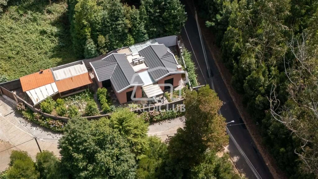 Moradia T2 para Venda em Arco da Calheta Foto 4