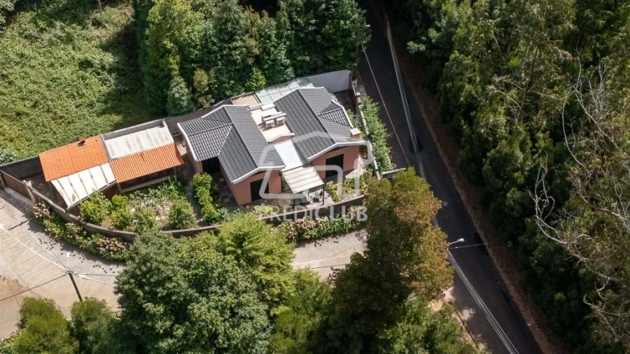 Moradia T2 para Venda em Arco da Calheta Foto 4