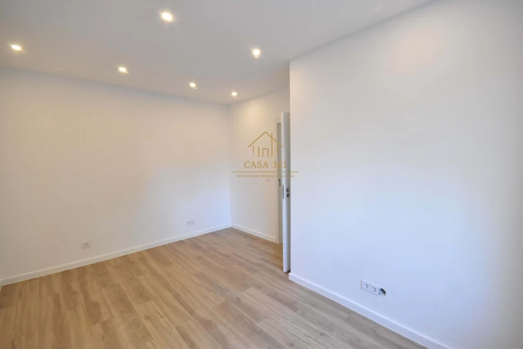 Apartamento T2 para Venda em Santa Iria de Azoia, São João da Talha e Bobadela Foto 12