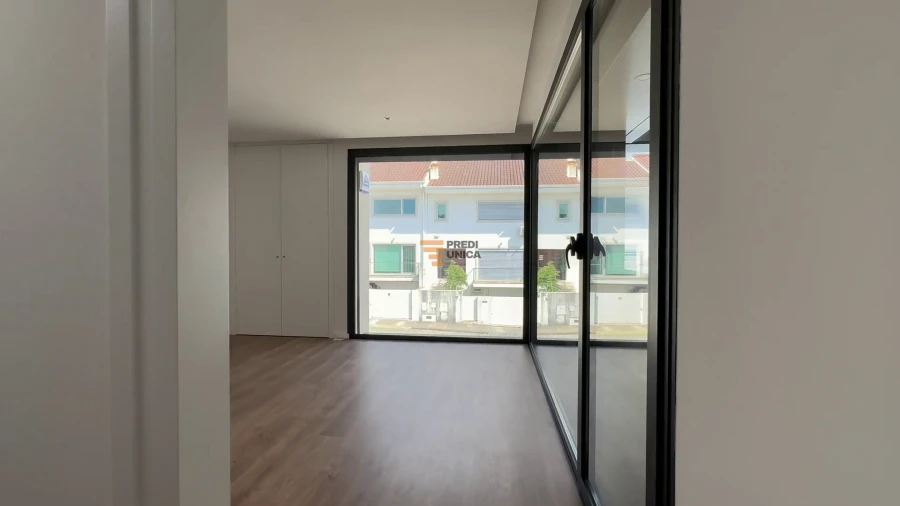 Moradia T3 para Venda em Fânzeres e São Pedro da Cova Foto 12